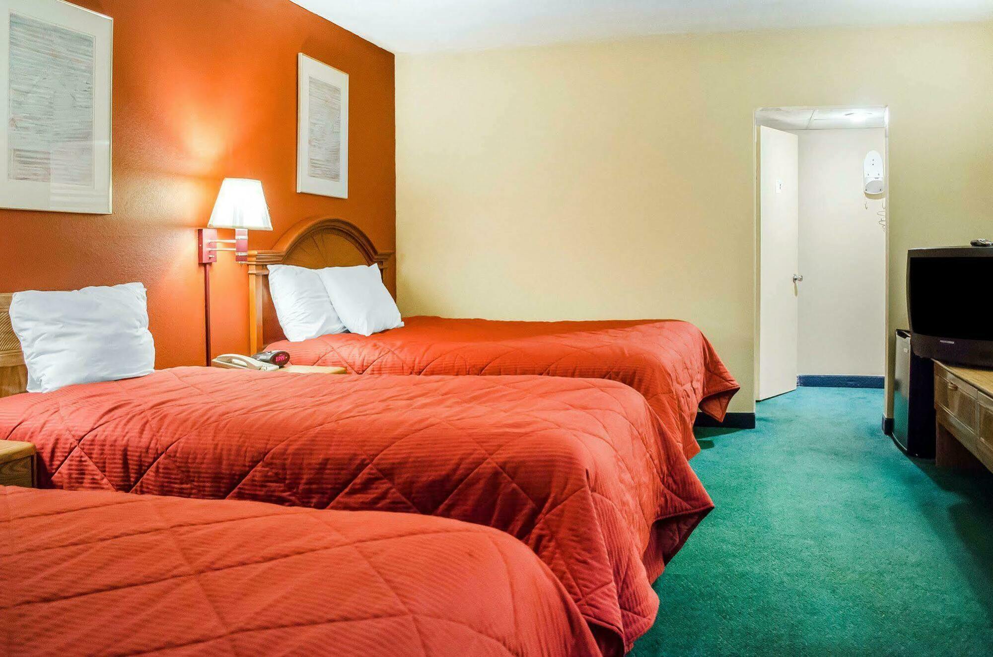 Rodeway Inn Harrisburg Exterior photo