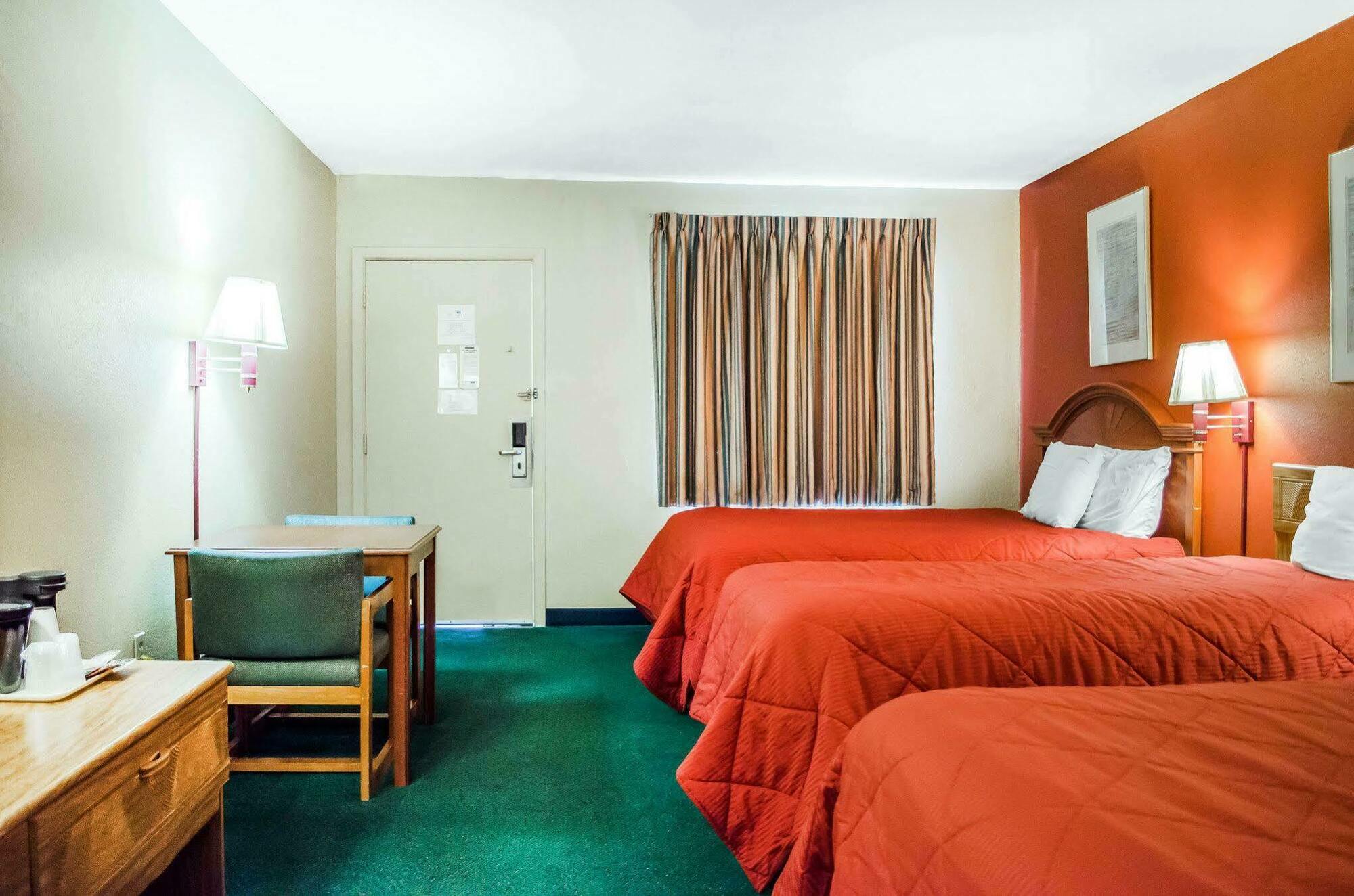 Rodeway Inn Harrisburg Exterior photo